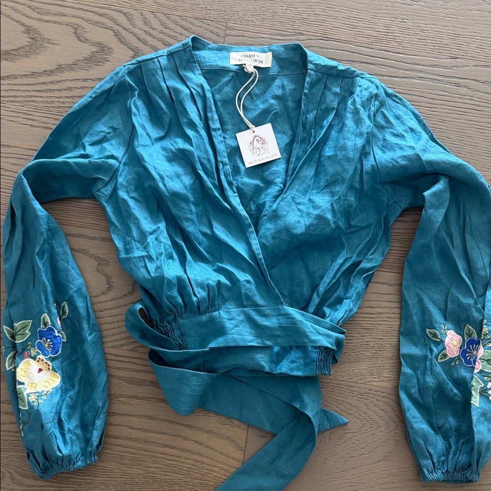 NWT CU She Rides Wild horses linen wrap top